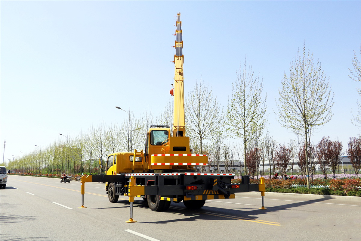 HWDFXC16T東風(fēng)4200汽車吊