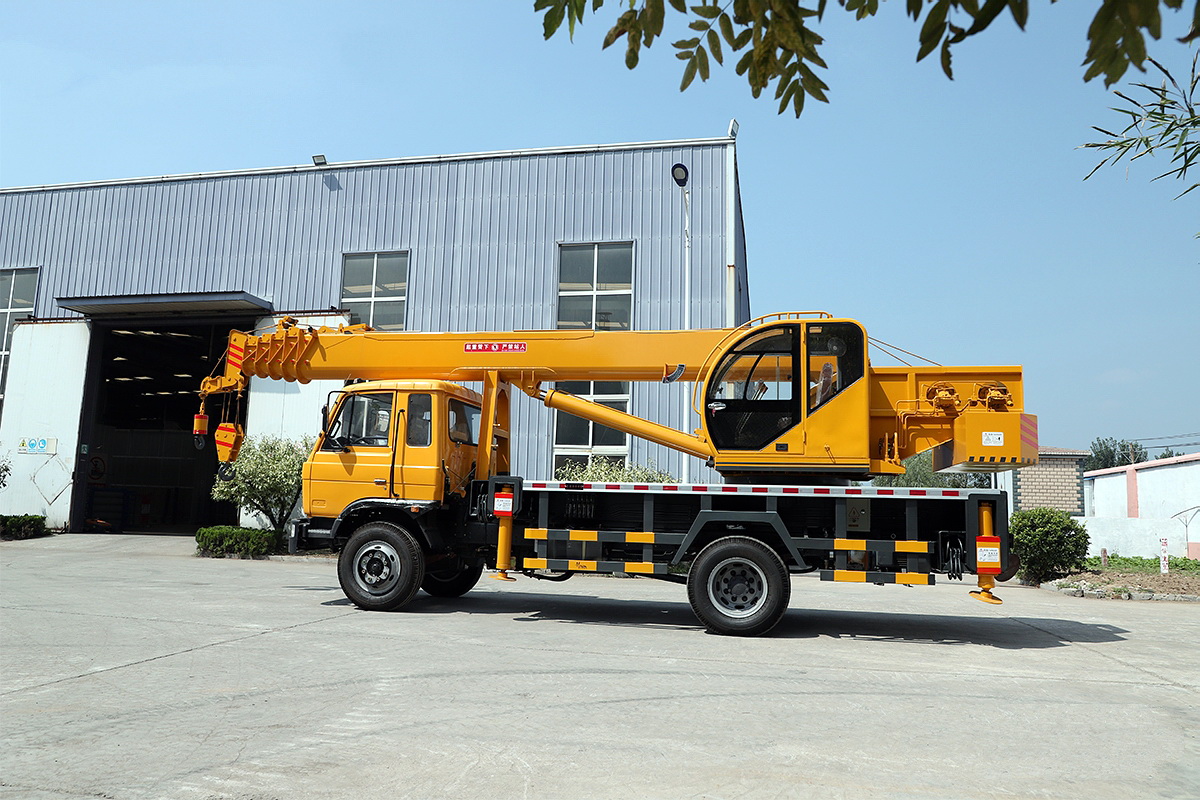 QY12T東風(fēng)吊車