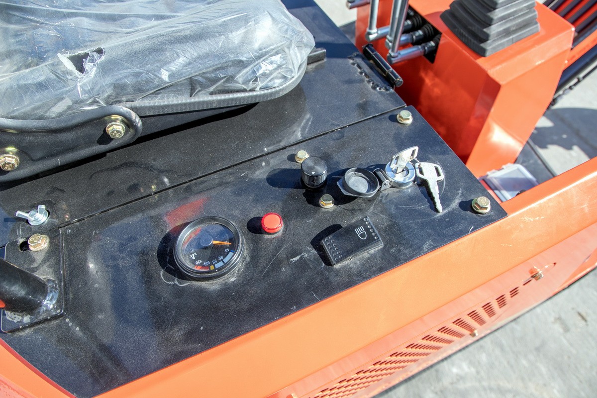 HW-15B小型挖掘機