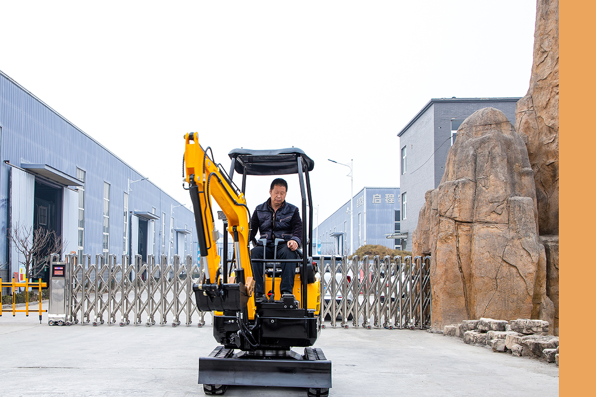 HW-18W小型挖掘機(jī)