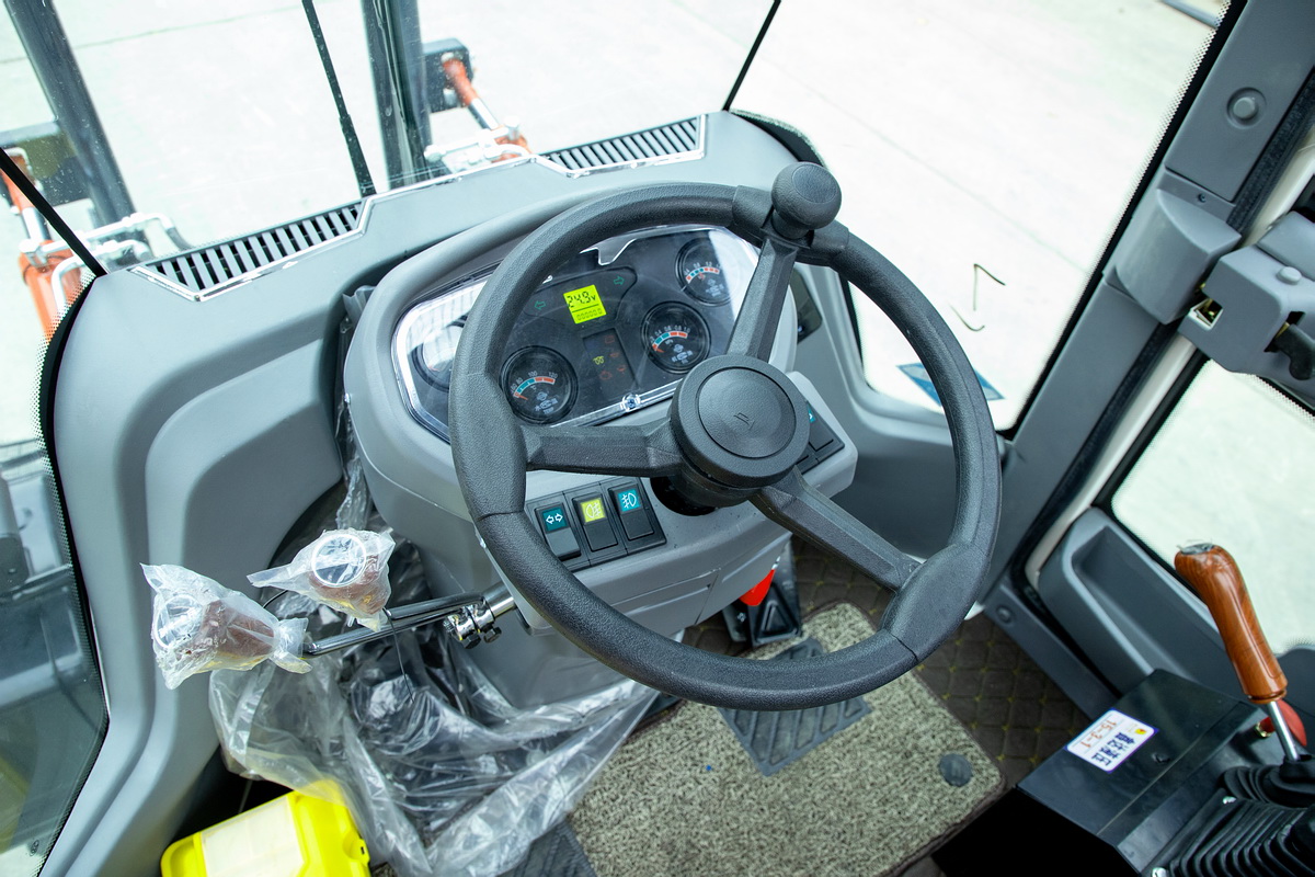 HWC-40A燃油叉車(chē)