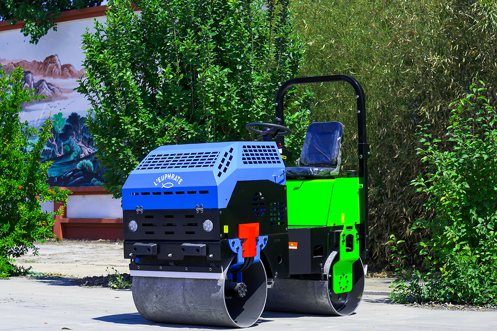 HW-1T座駕式壓路機